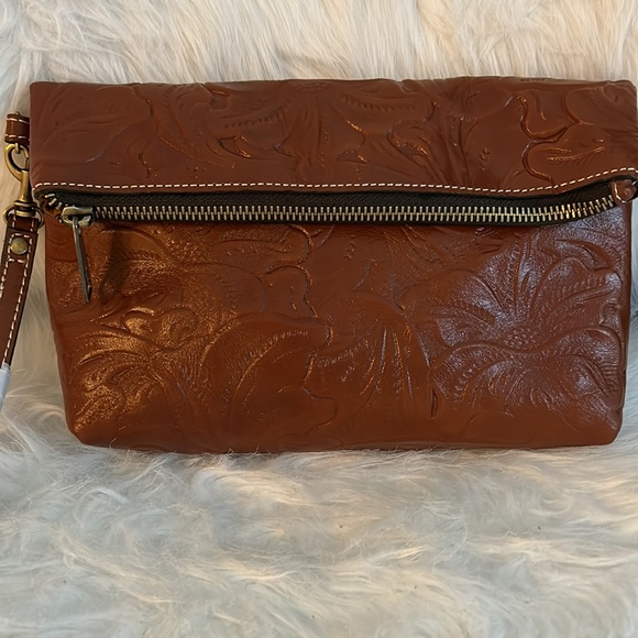 NWT, Patricia Nash tooled leather wristlet - Picture 1 of 15